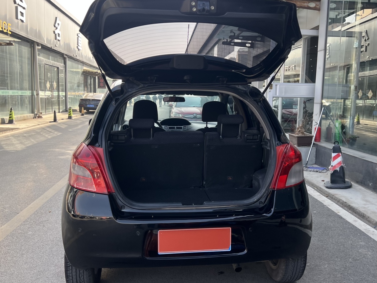 Toyota Yaris 2009 car image #6