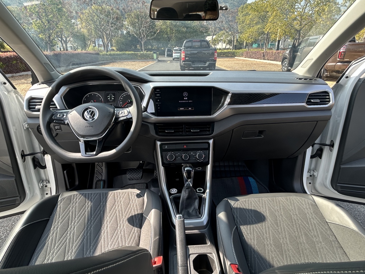 Volkswagen T-Cross 2020 car image #6