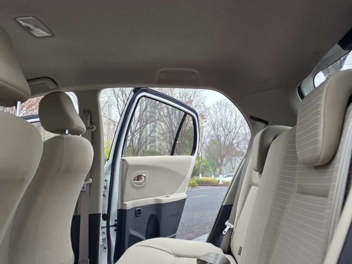 Toyota Yaris 2013 imagem de carro #6