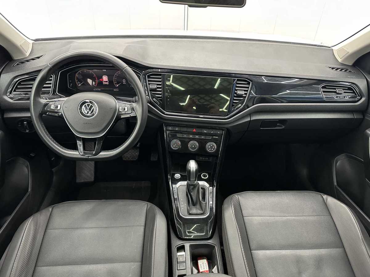 Volkswagen T-Roc 2022 car image #6