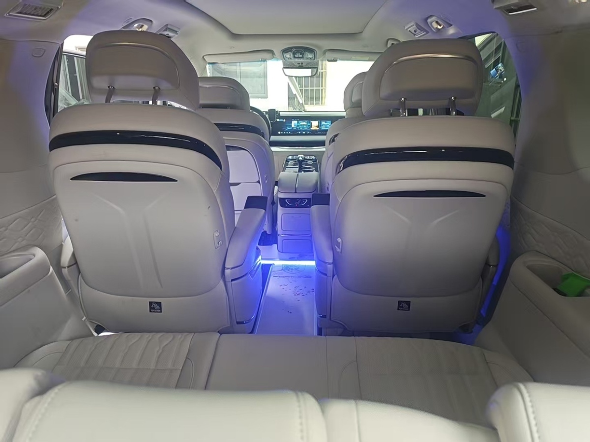 Forthing V9 2024 #6 Forthing V9 2024 car image #6