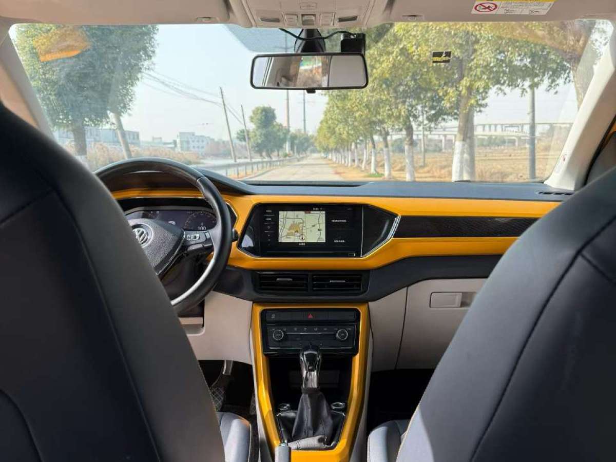 Volkswagen T-Cross 2020 #6 Volkswagen T-Cross 2020 car image #6