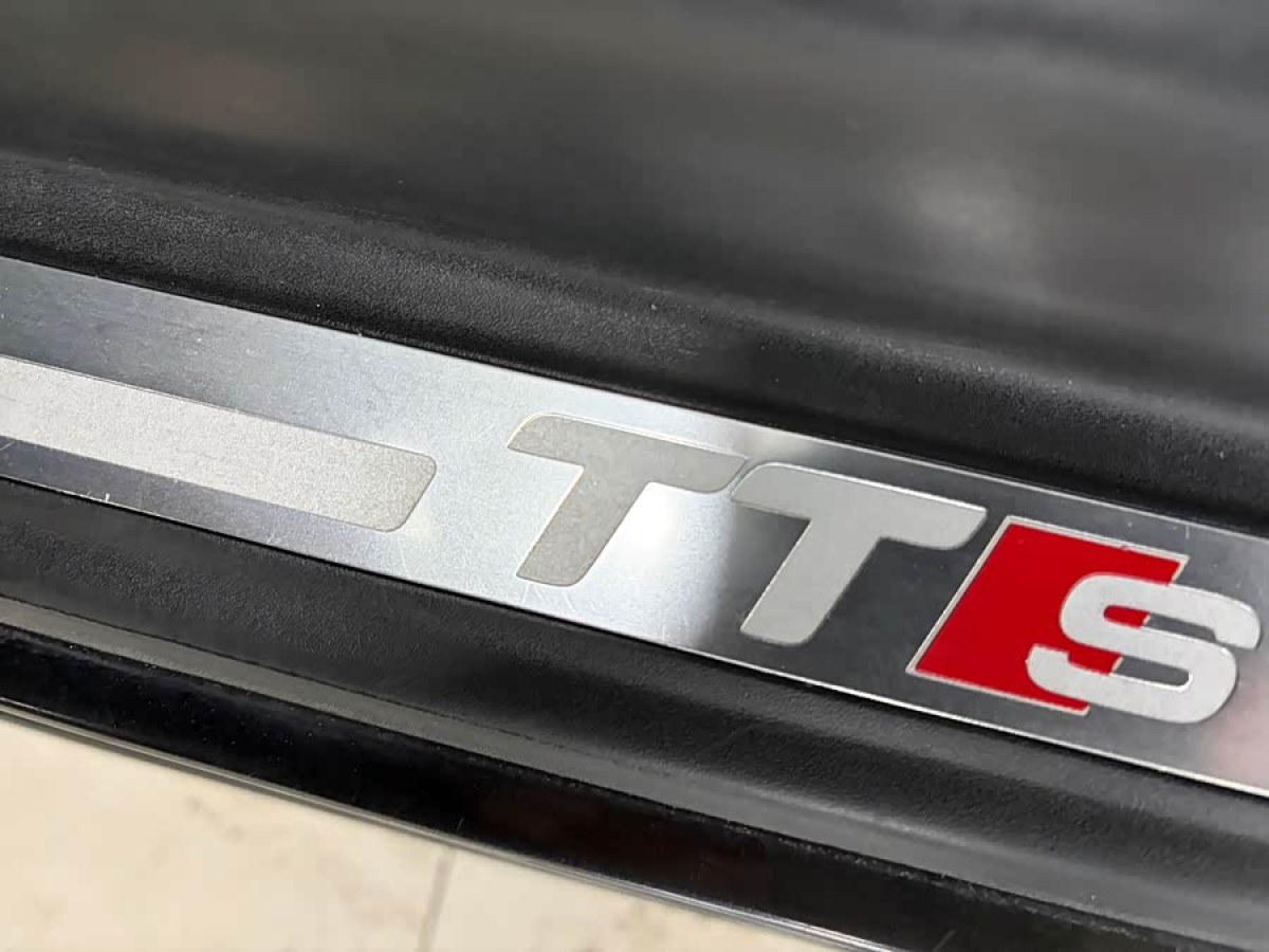 Audi TTS 2011 car image #6