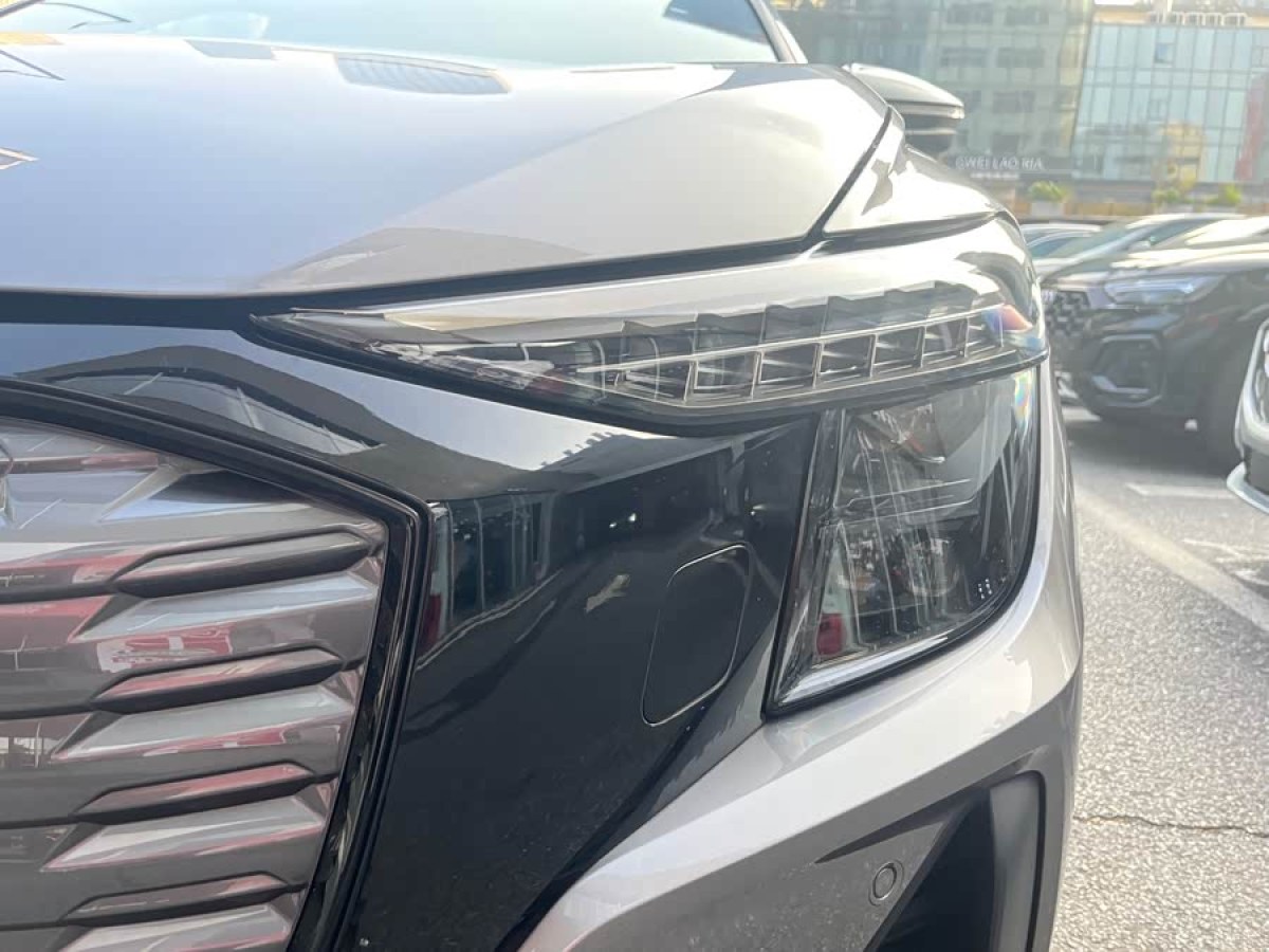 Audi Q5 e-tron 2024 صورة سيارة #6