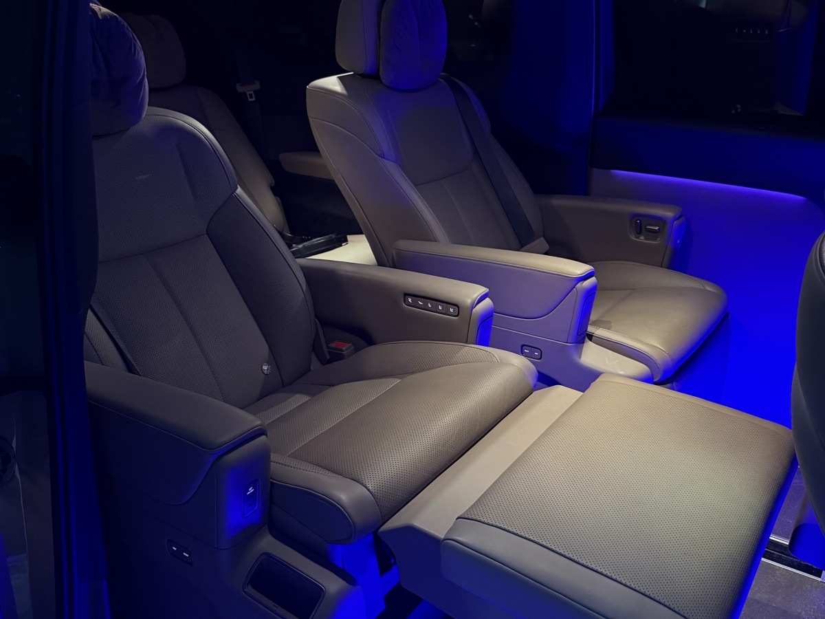 理想汽车 理想MEGA 2025 汽车图片 #6