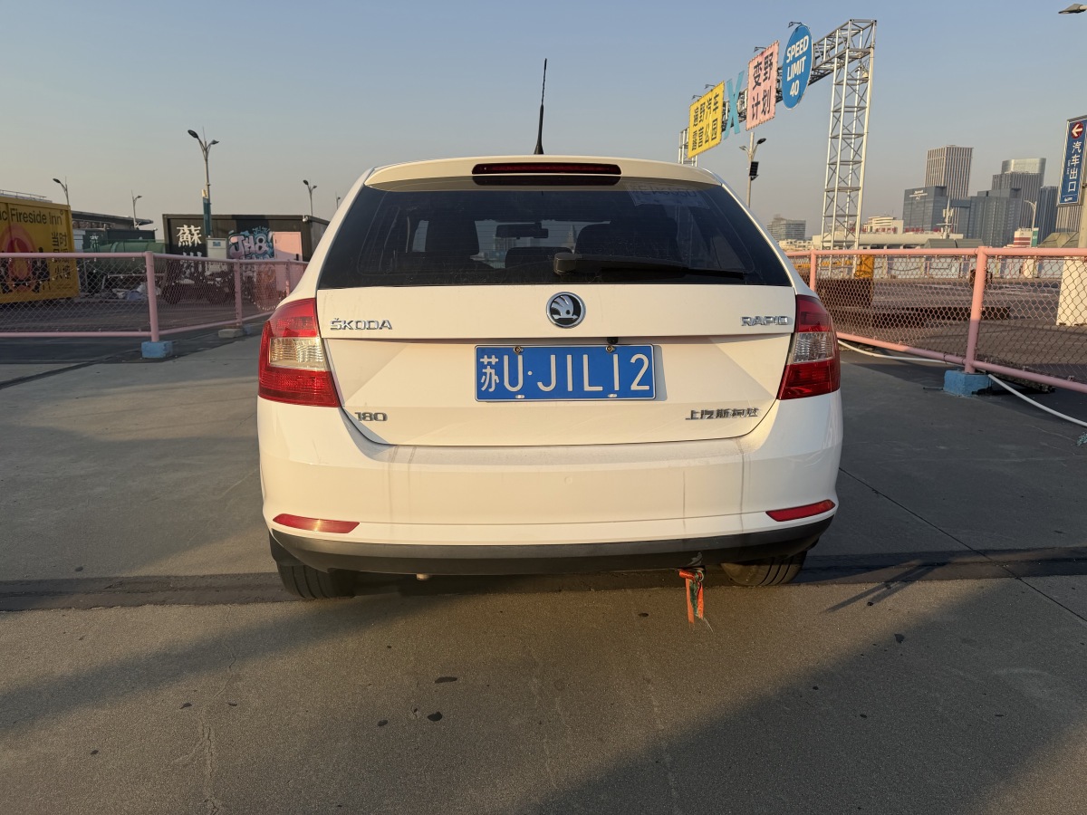 Skoda Rapid Spaceback 2017 car image #6