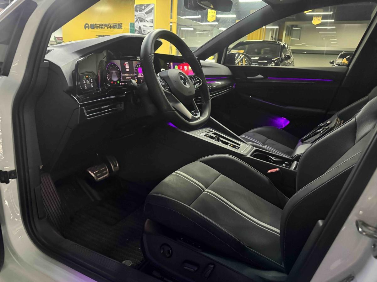 Volkswagen Golf 2025 car image #6