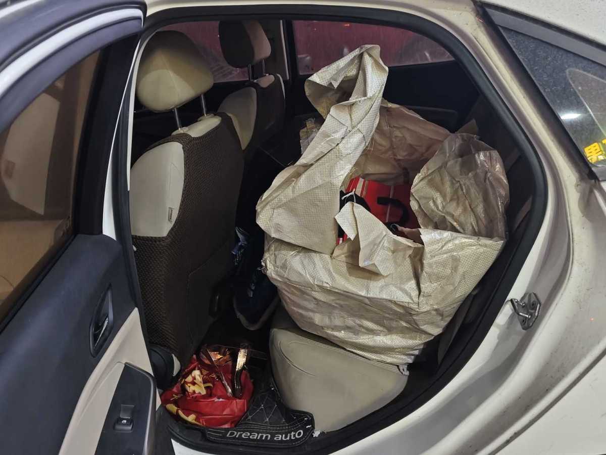 Ford Escort 2015 car image #6