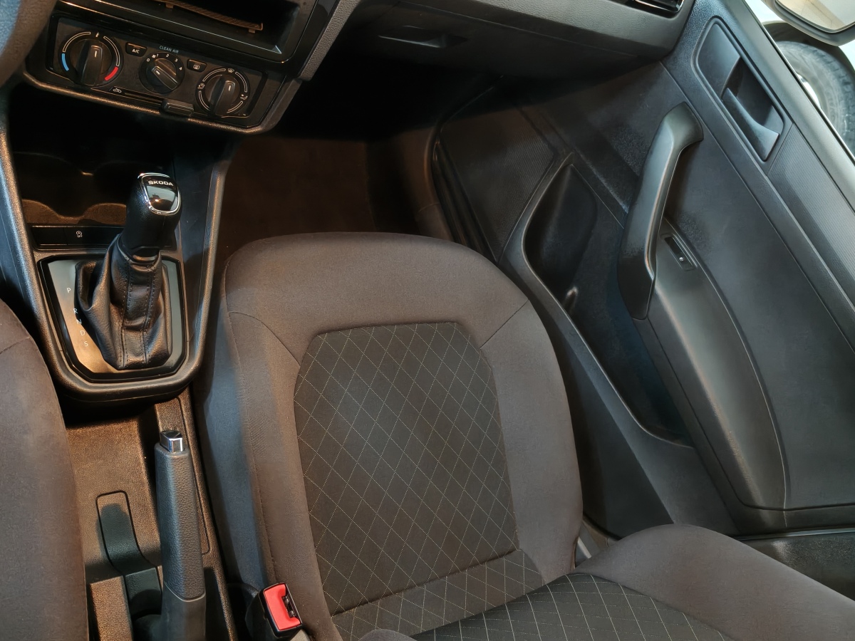 Skoda Rapid 2021 car image #6