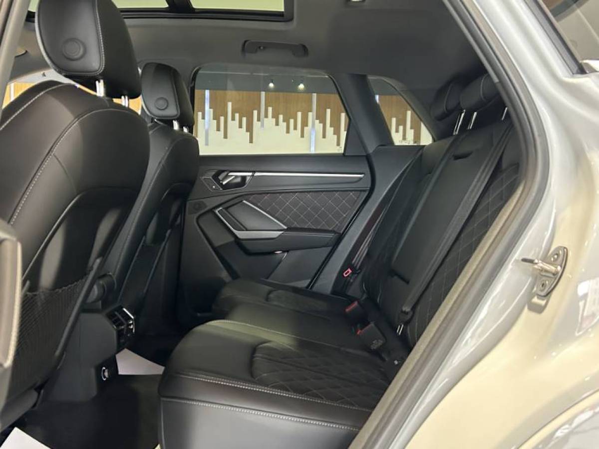 Audi Q3 2024 صورة سيارة #6