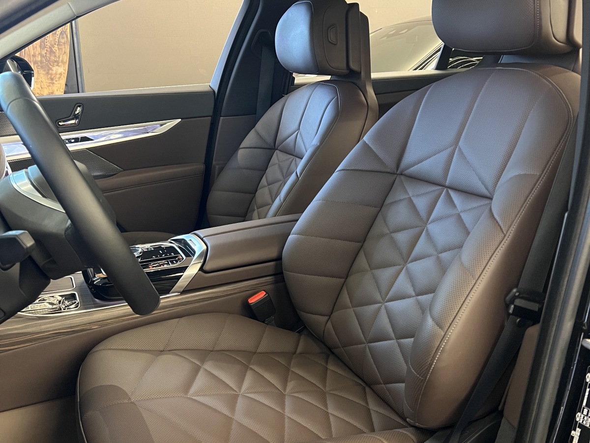 BMW i7 2023 imagen de coche #6