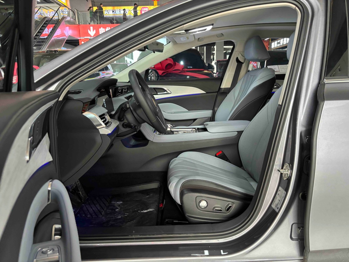 HongQi H5 PHEV 2025 #6 HongQi H5 PHEV 2025 car image #6