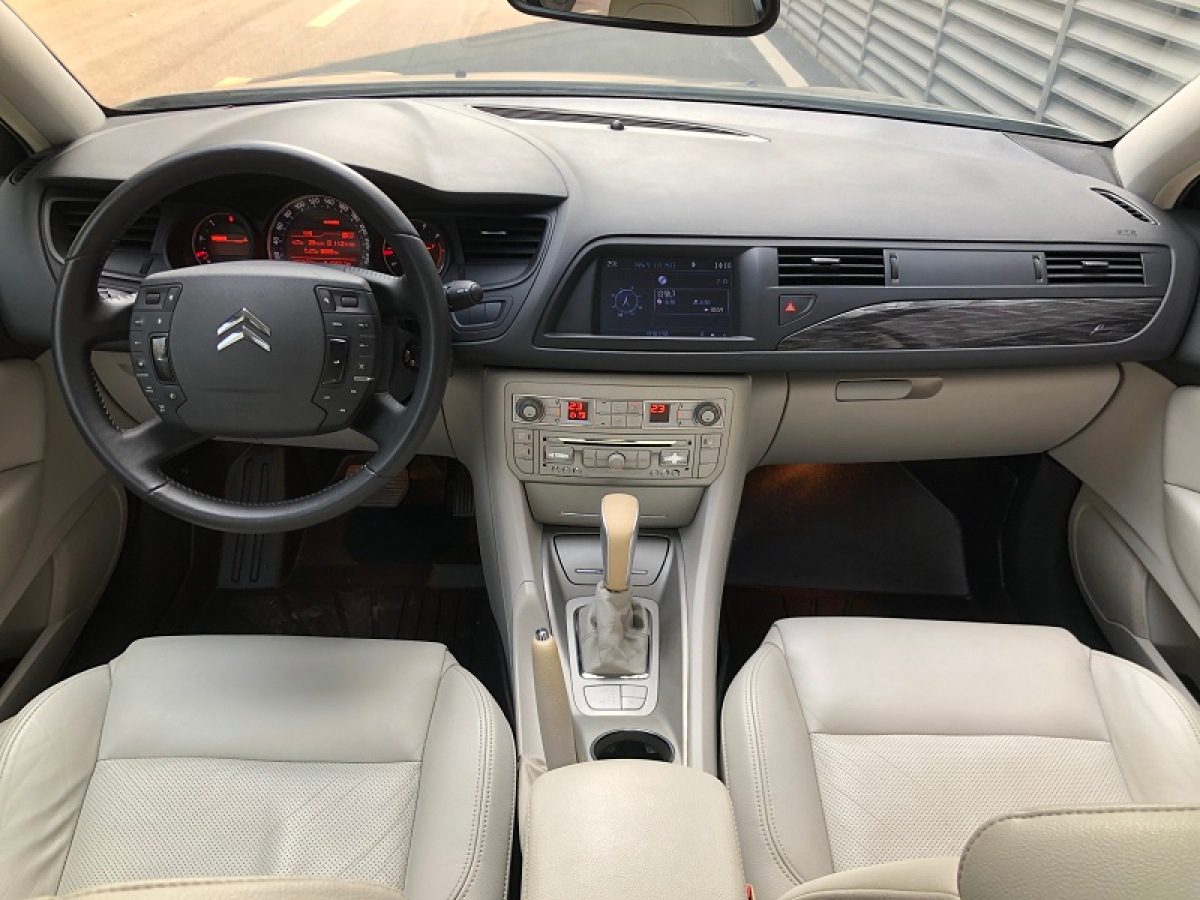 Citroen C5 2010 car image #6