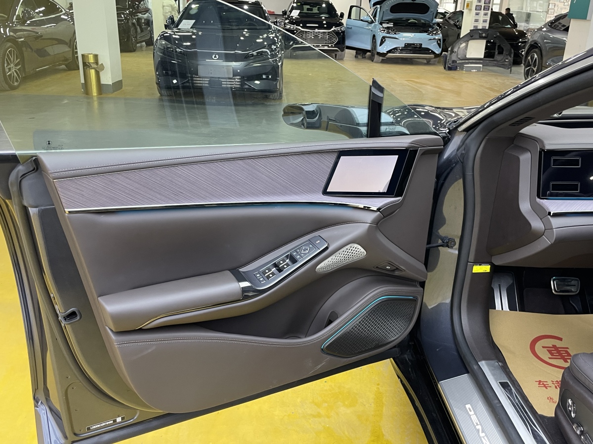 Denza Z9 2024 car image #6