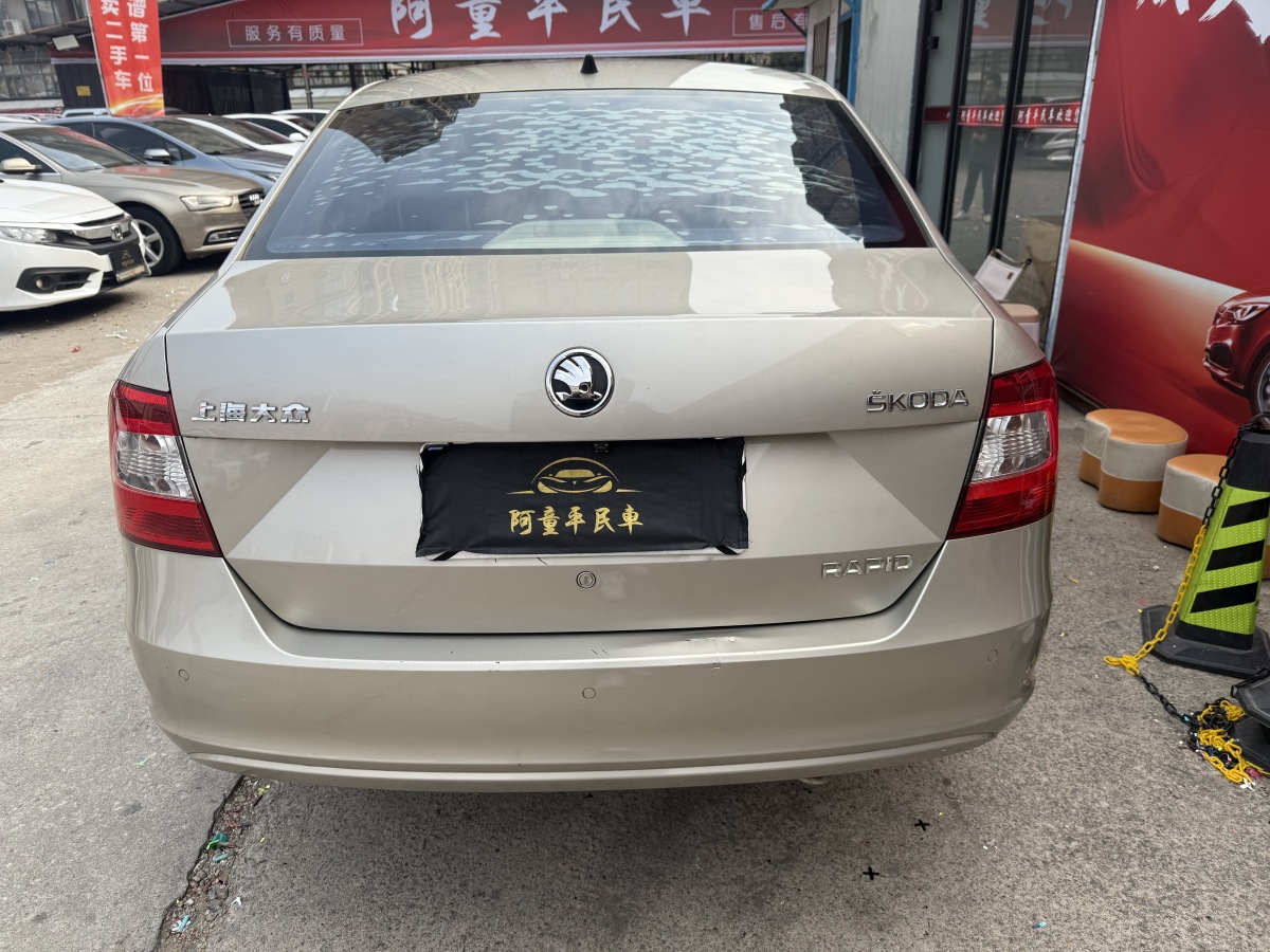 Skoda Rapid 2015 car image #6