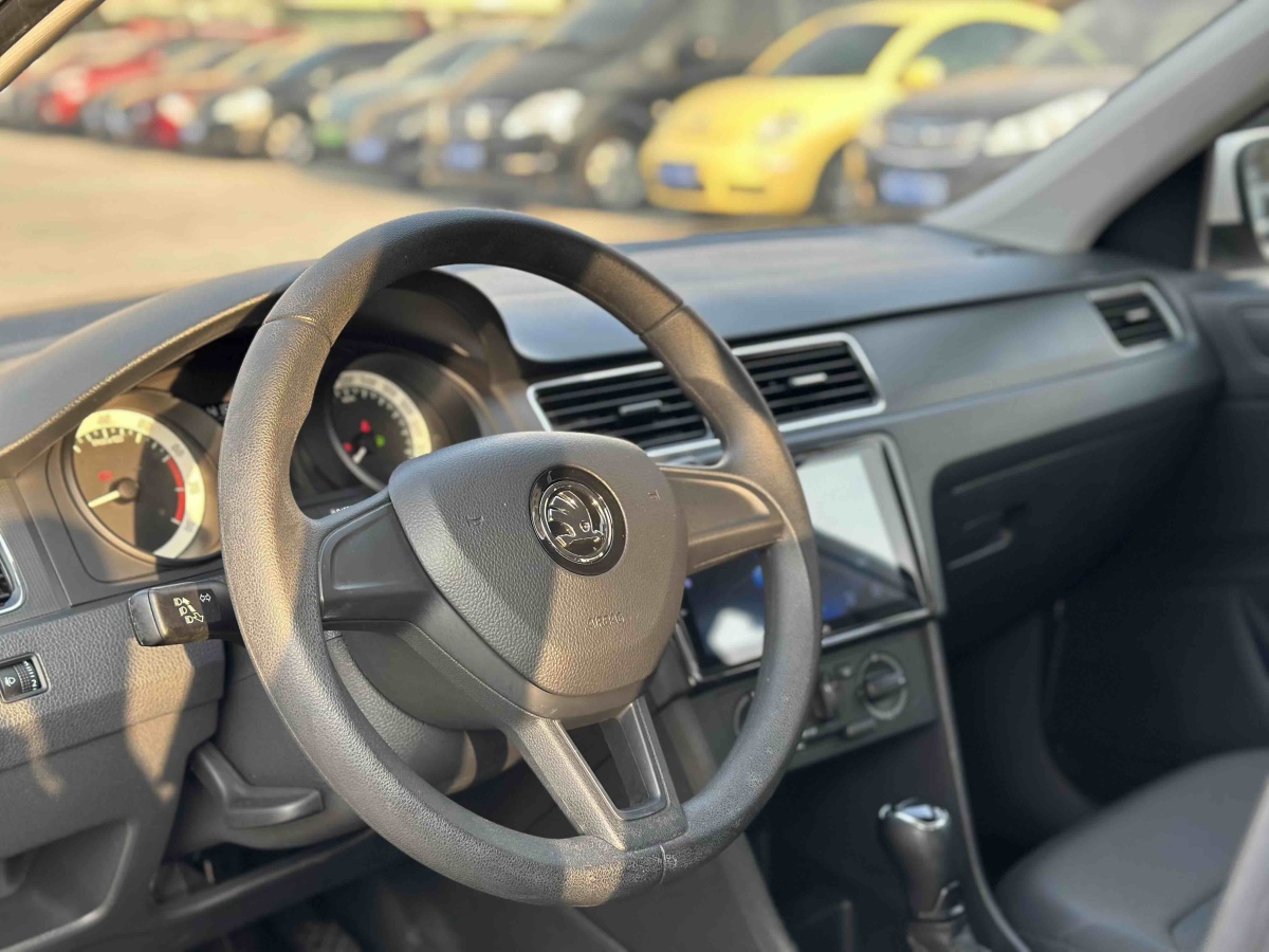 Skoda Rapid Spaceback 2019 car image #6