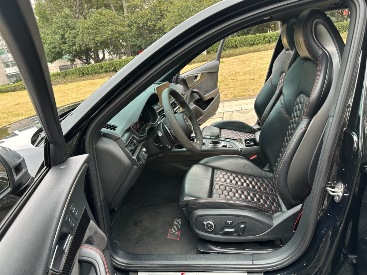 Audi RS 4 2019 car image #6