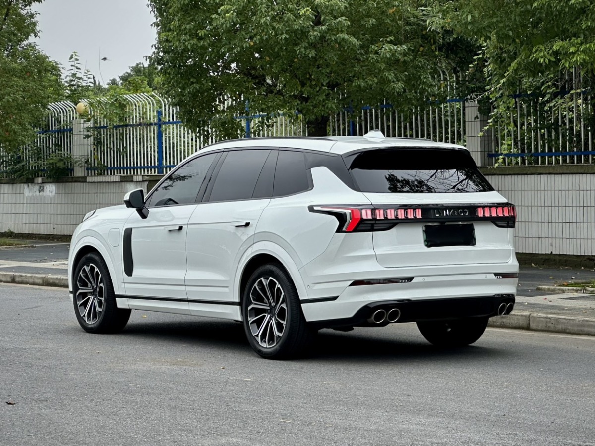 Lynk & Co 09 EM-P 2022 #6 Lynk & Co 09 EM-P 2022 car image #6