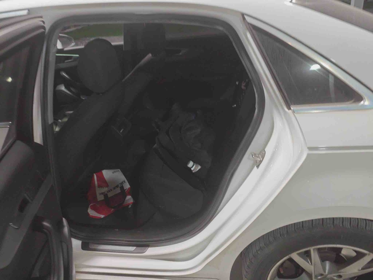 Audi A4L 2018 car image #6