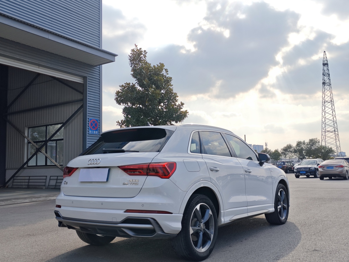 Audi 2019 car image #6