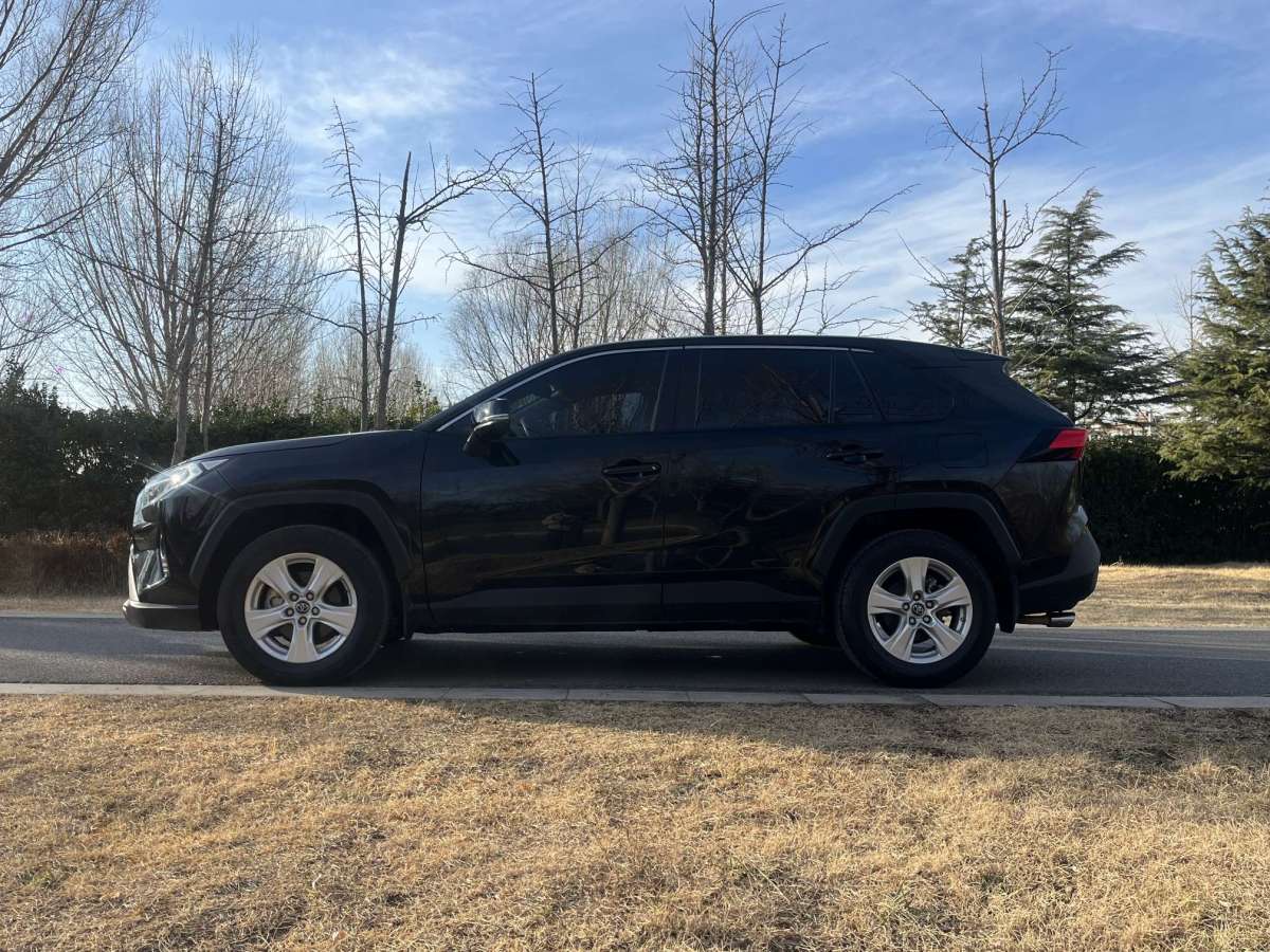 Toyota RAV4 2022 car image #6