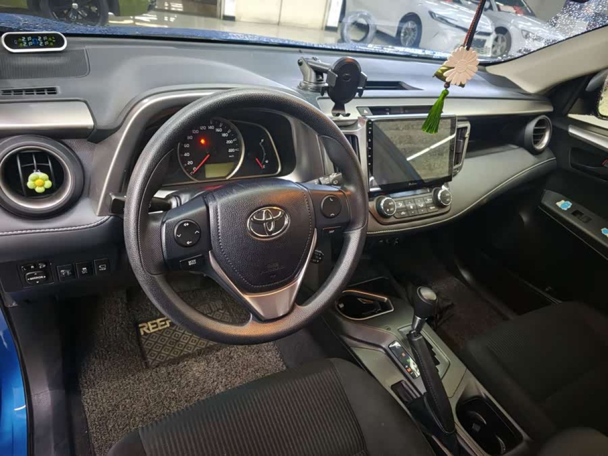Toyota RAV4 2016 #6 Toyota RAV4 2016 car image #6