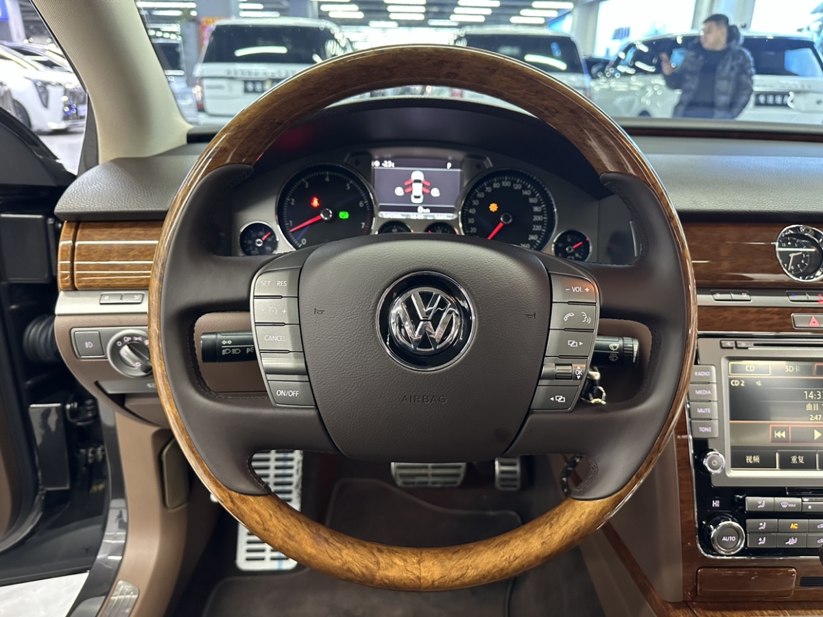 Volkswagen Pheaton 2012 immagine di auto #6