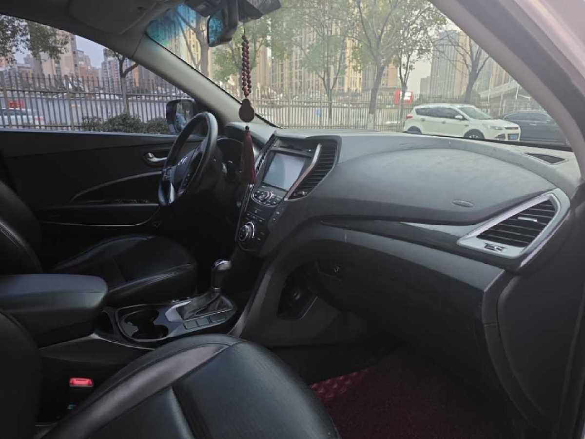 Hyundai Santa Fe 2014 car image #6