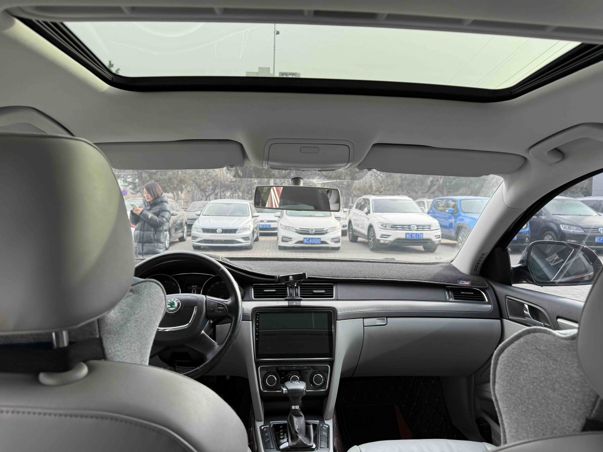 Skoda Superb 2012 immagine di auto #6