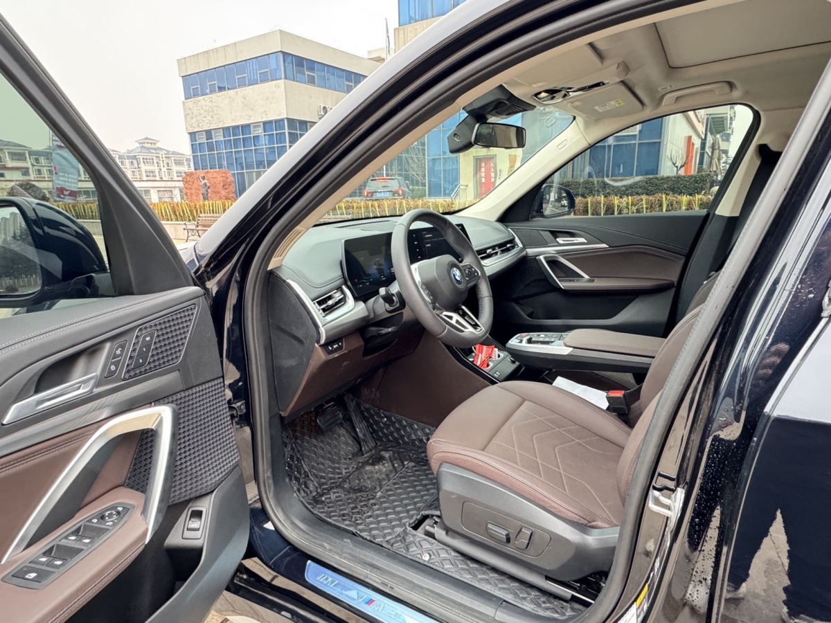 BMW iX1 2025 #6 BMW iX1 2025 صورة سيارة #6