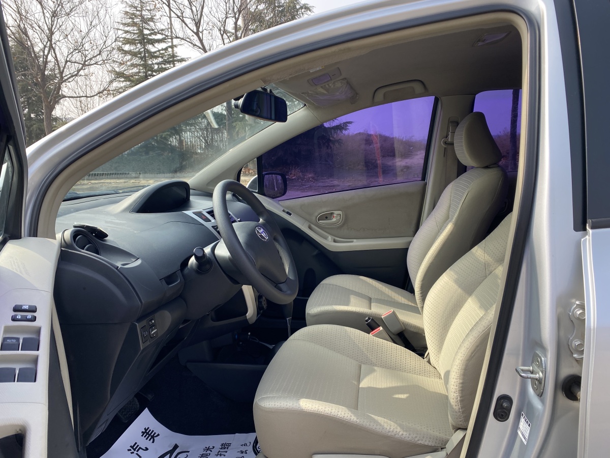 Toyota Yaris 2011 imagem de carro #6