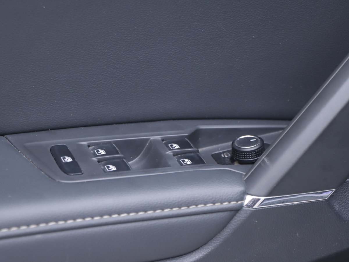 Volkswagen Tiguan L New Energy 2020 изображение автомобиля #6