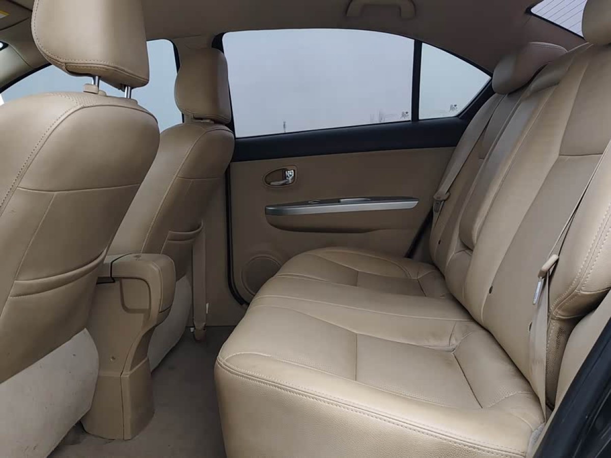 Great Wall C30 2014 car image #6