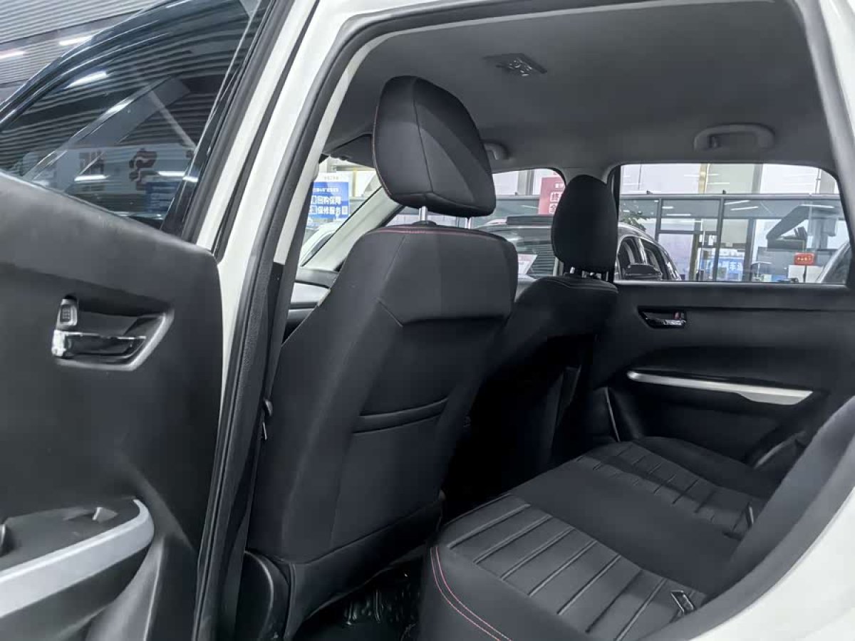 Suzuki Vitara 2019 image de voiture #6