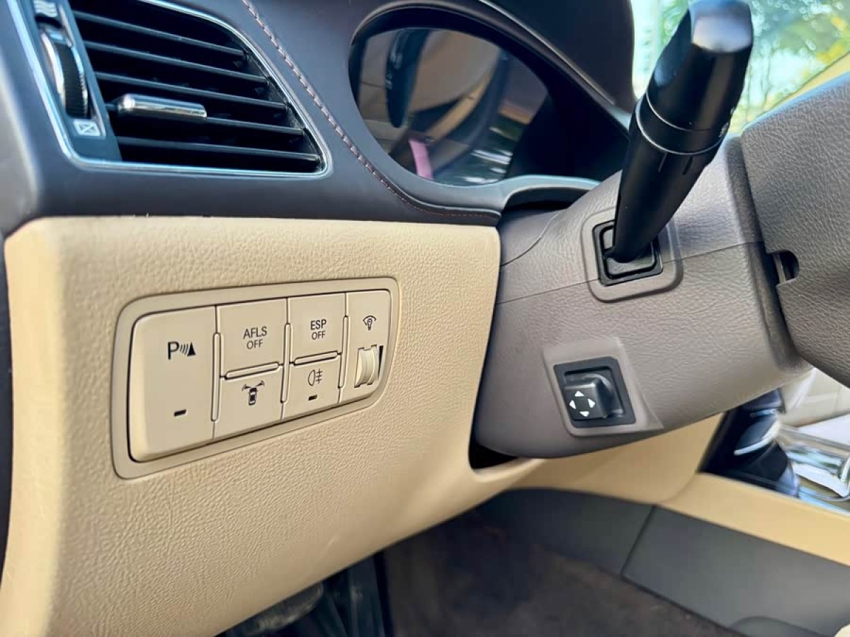 Hyundai Rohens 2010 #6 Hyundai Rohens 2010 car image #6