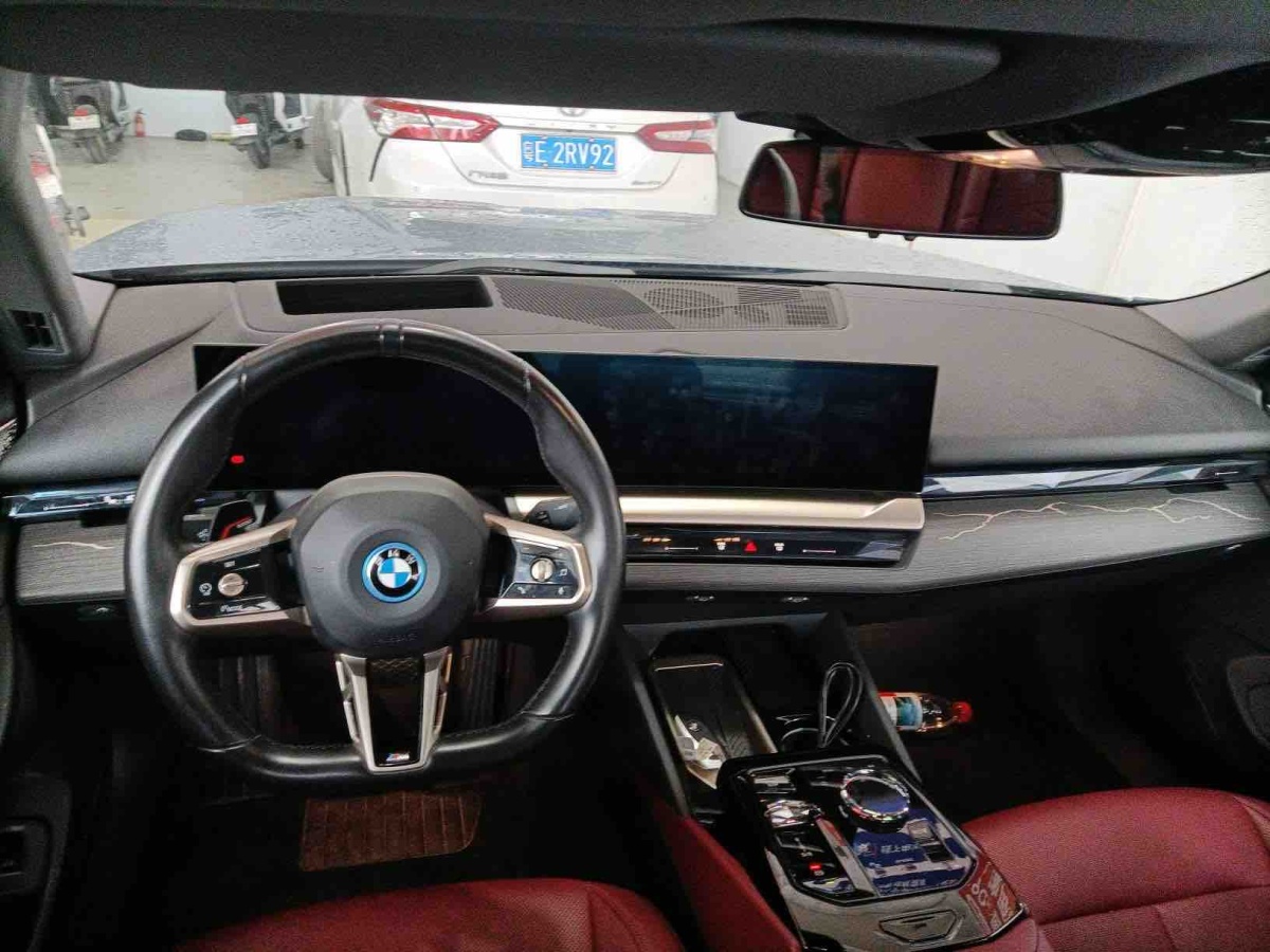 BMW i5 2024 car image #6
