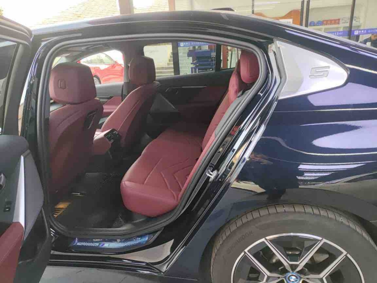 BMW i5 2024 immagine di auto #6