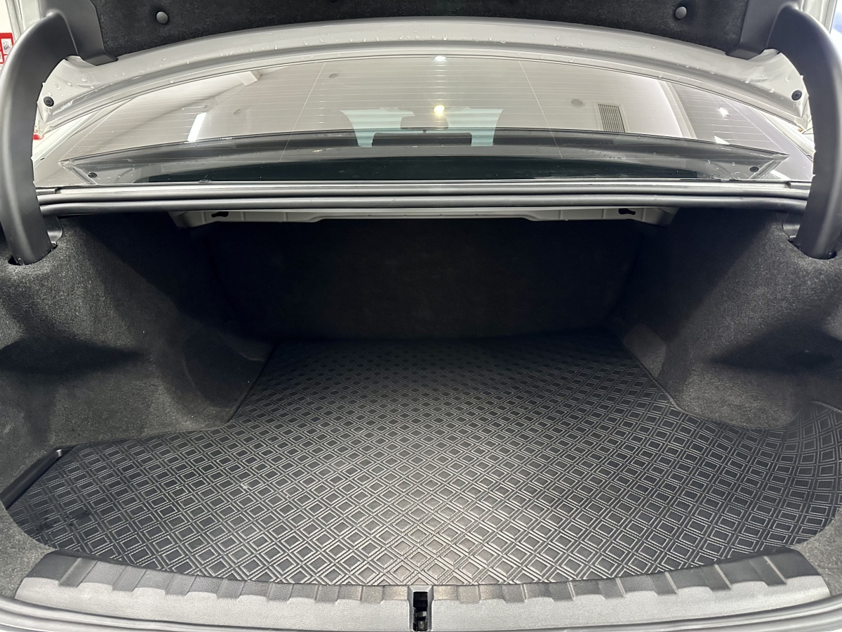 BMW i3 2024 car image #6