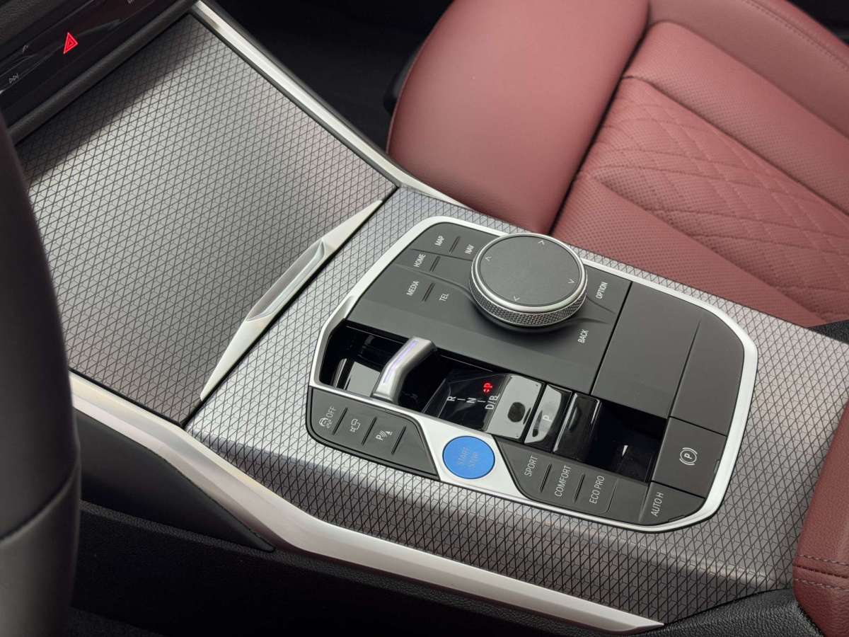 BMW i3 2024 car image #6