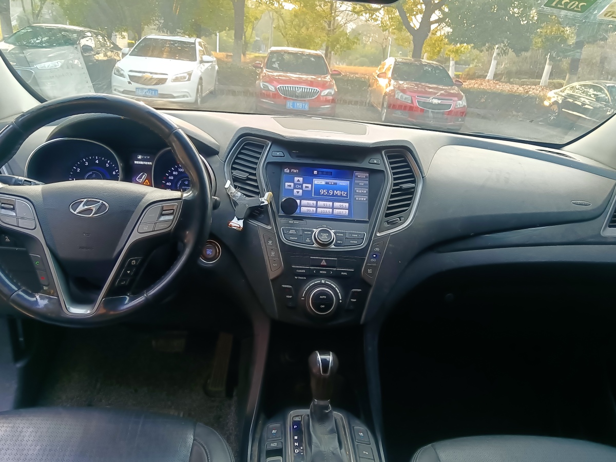 Hyundai Santa Fe 2014 car image #6