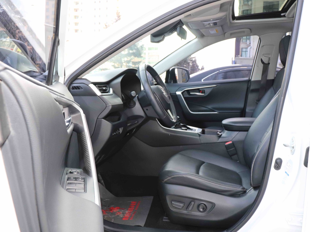 Toyota RAV4 2023 car image #6
