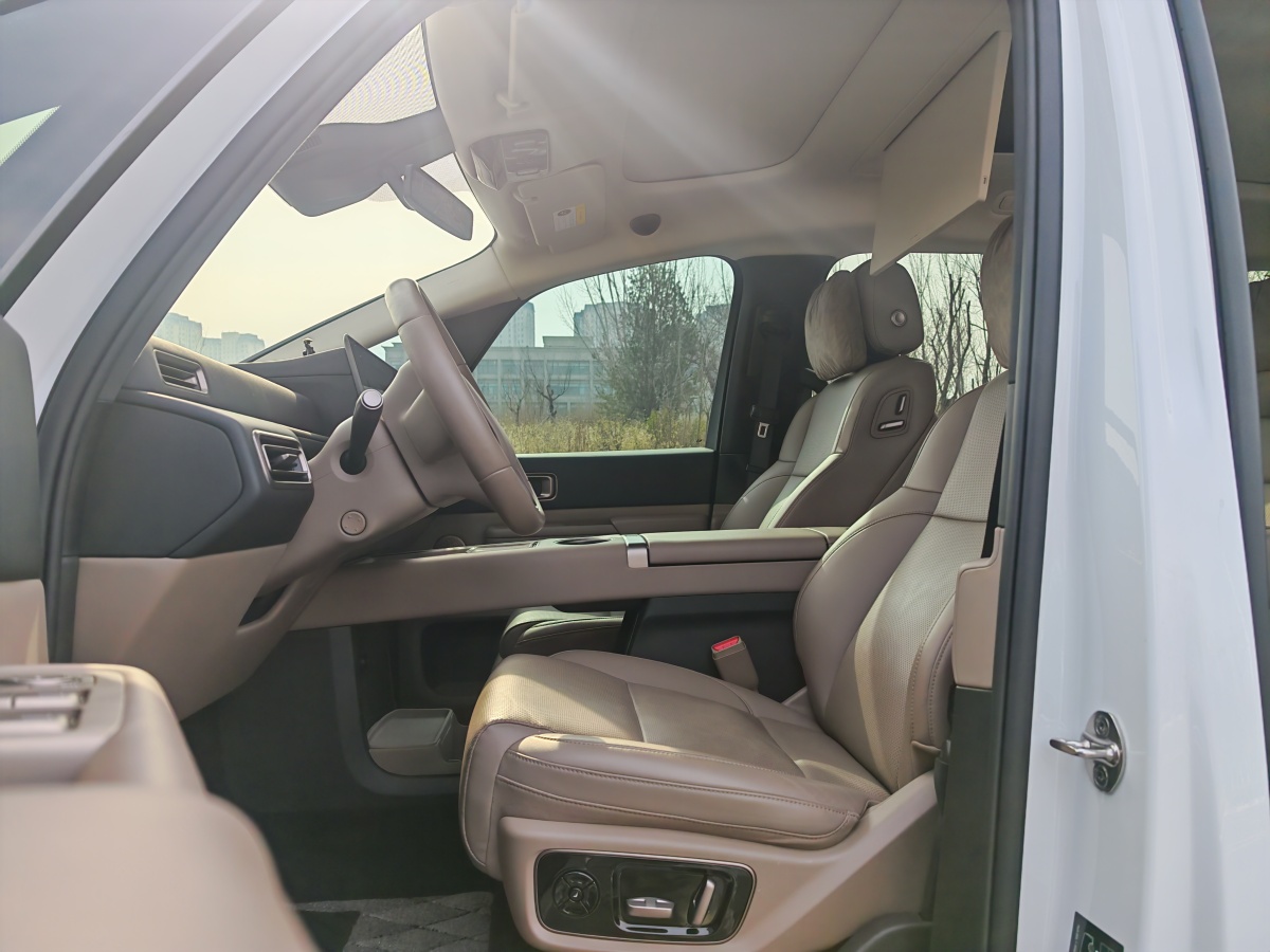 理想汽车 理想MEGA 2025 汽车图片 #6