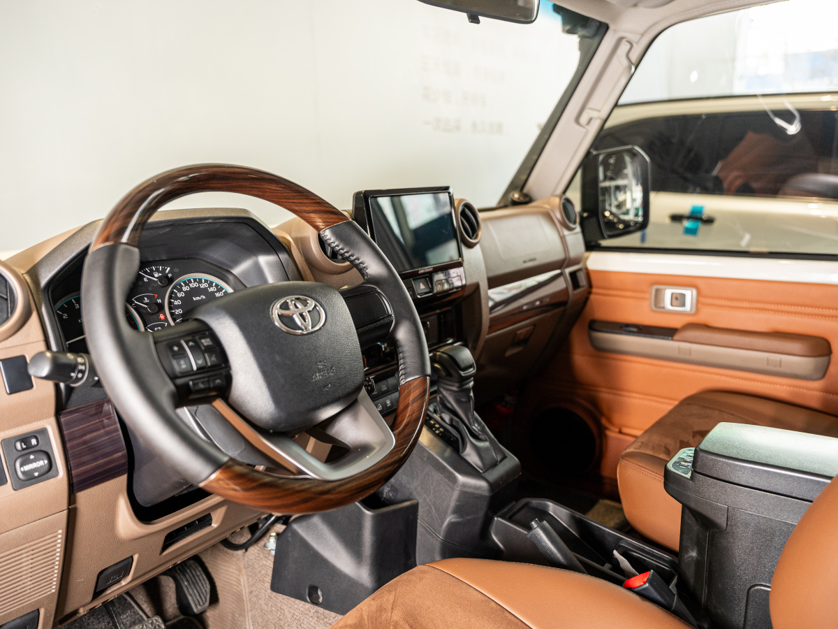 Toyota FJ Cruiser 2024 car image #6