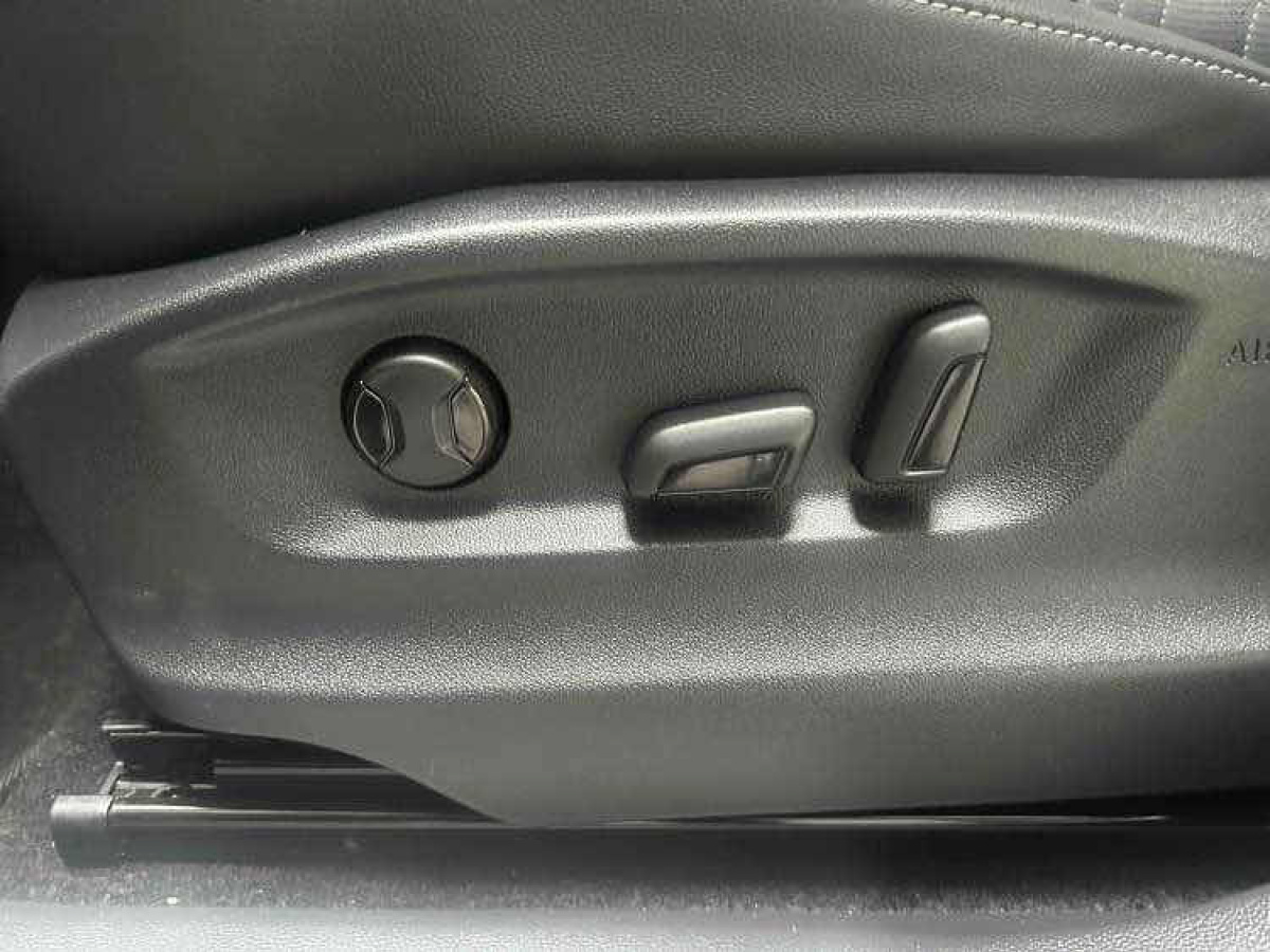 Volkswagen Tiguan L 2021 car image #6