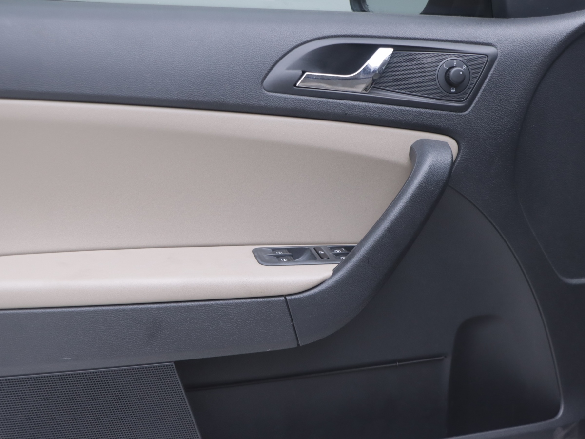 Skoda Yeti 2015 car image #6