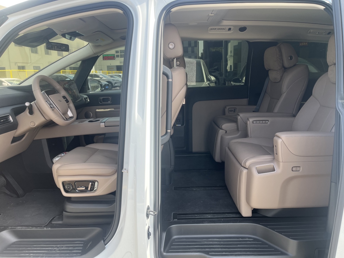 理想汽车 理想MEGA 2025 汽车图片 #6