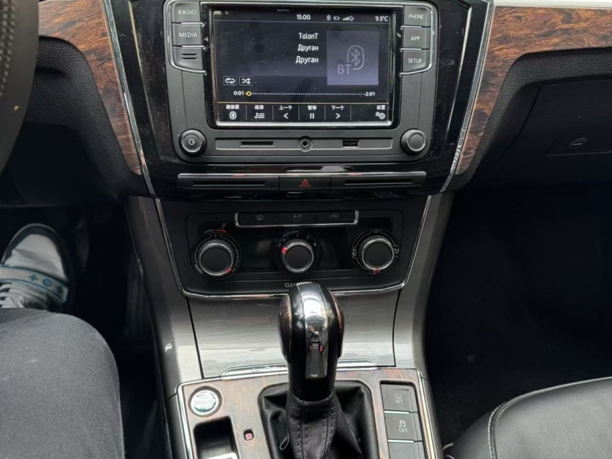 Volkswagen 2019 car image #6
