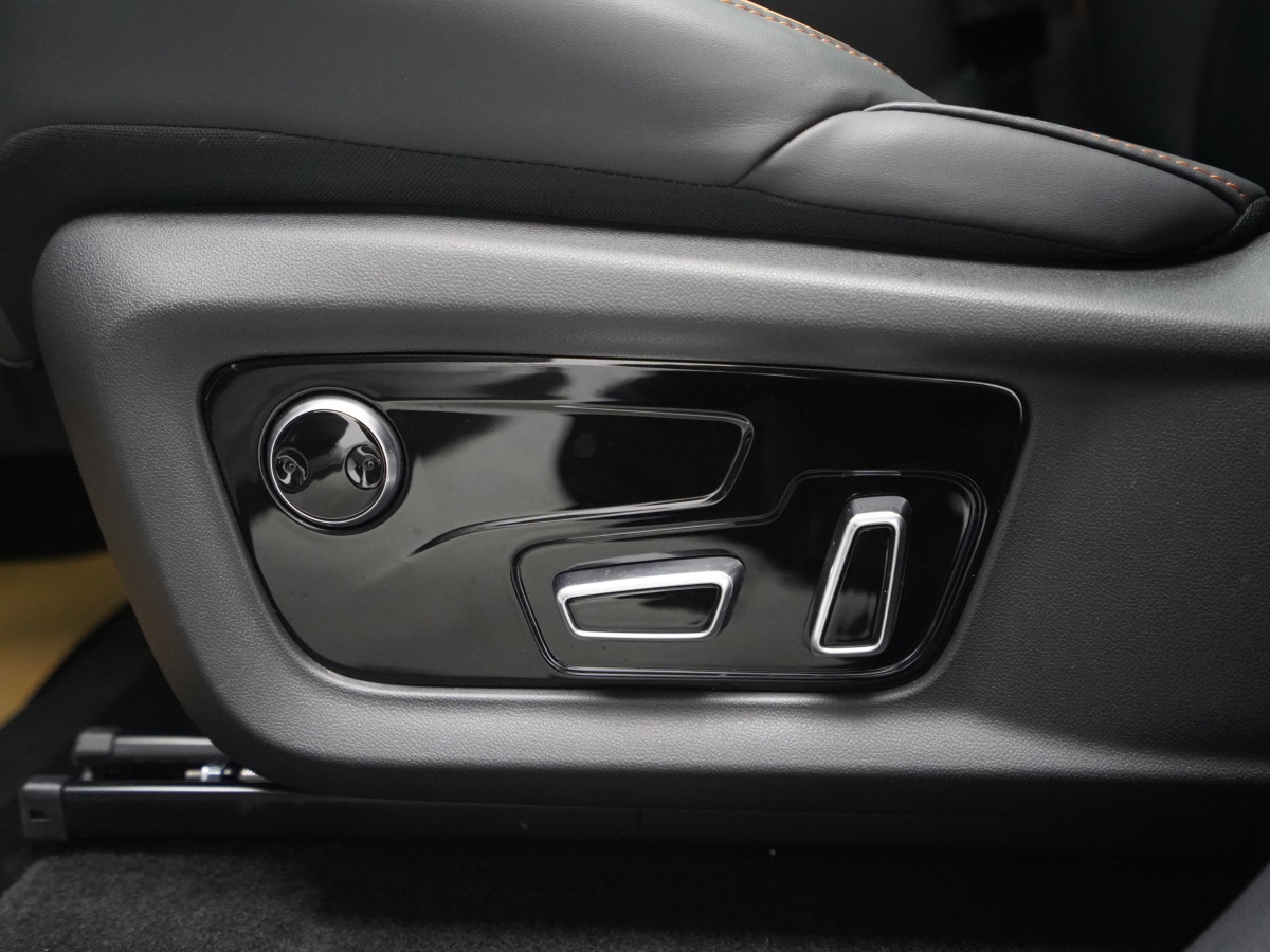 Forthing Yacht 2023 car image #6