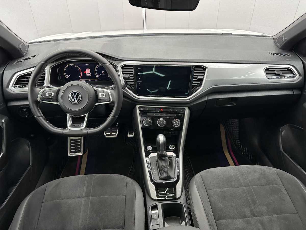 Volkswagen T-Roc 2023 car image #6