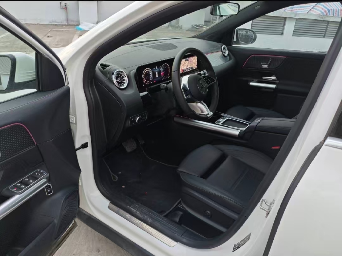 Mercedes-Benz GLA Class 2025 car image #6